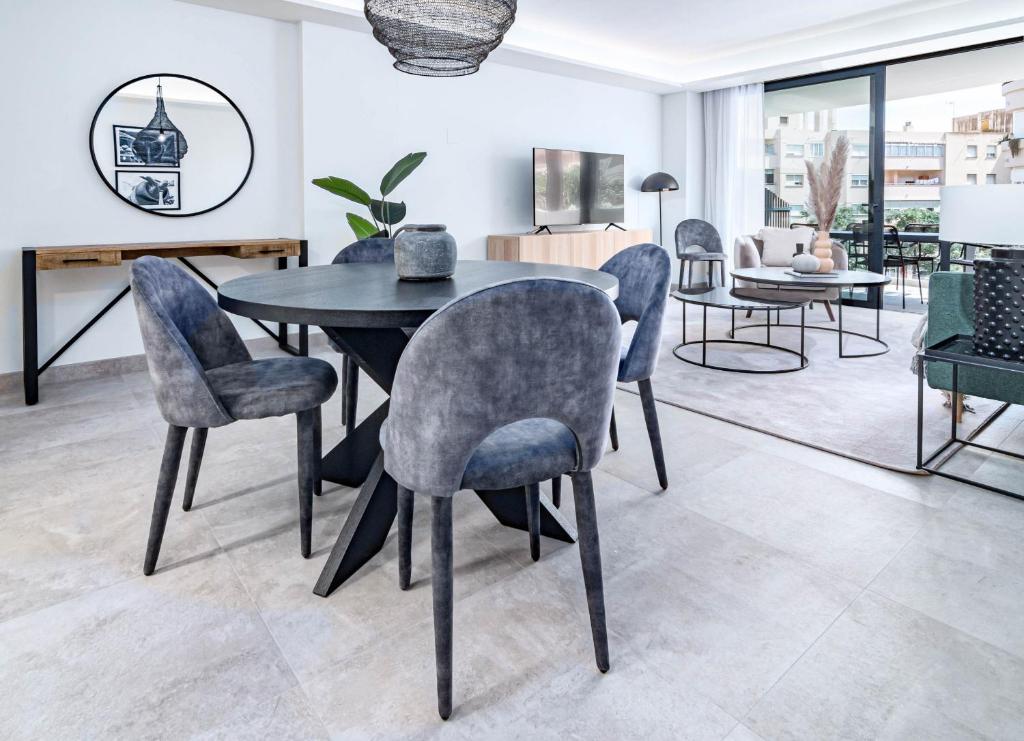 Posezení v ubytování INF32L- Modern city apartment, families only