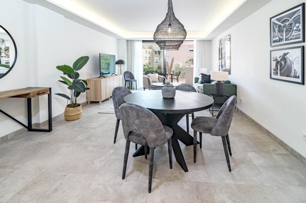 Posezení v ubytování INF32L- Modern city apartment, families only