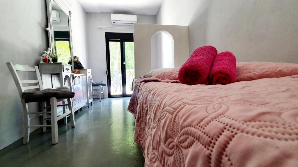 Postel nebo postele na pokoji v ubytování Heraklion Gortyn Phaistos House