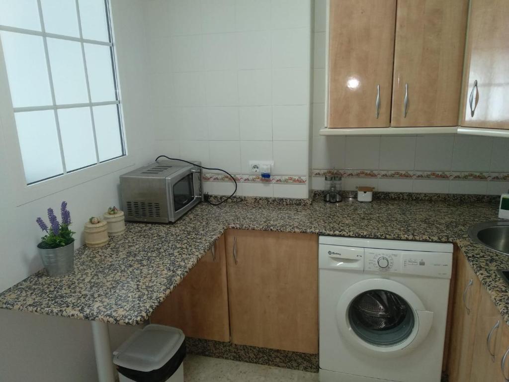 Kuchyňa alebo kuchynka v ubytovaní APARTAMENTO EN AVDA. QUINTO CENTENARIO