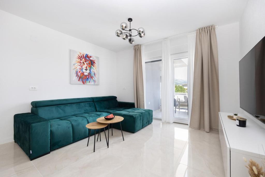 Posedenie v ubytovaní Bonaca apartments with terrace, barbecue and private parking