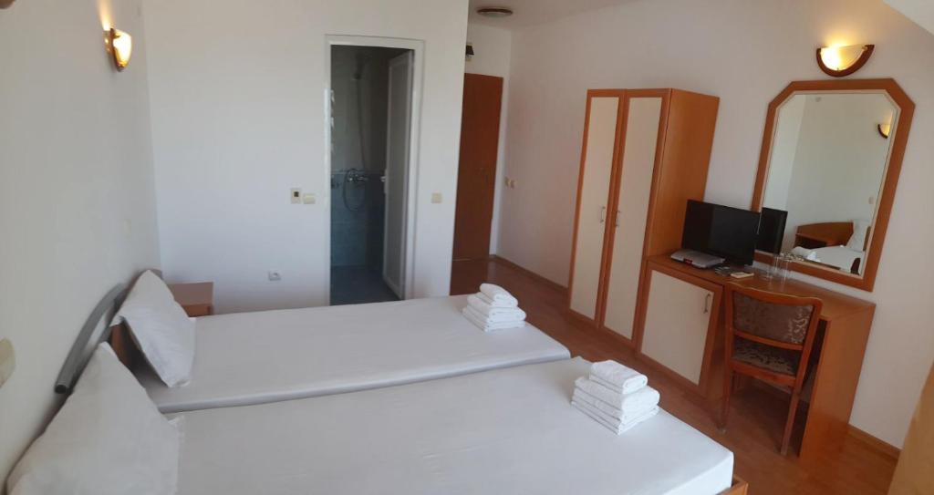 Postel nebo postele na pokoji v ubytování Hotel Aia Kavatsi