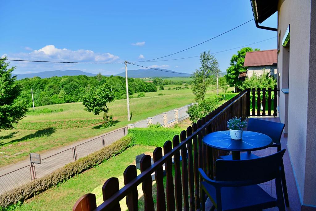 En generel udsigt til bjerge eller udsigt til bjerge taget fra lejligheden