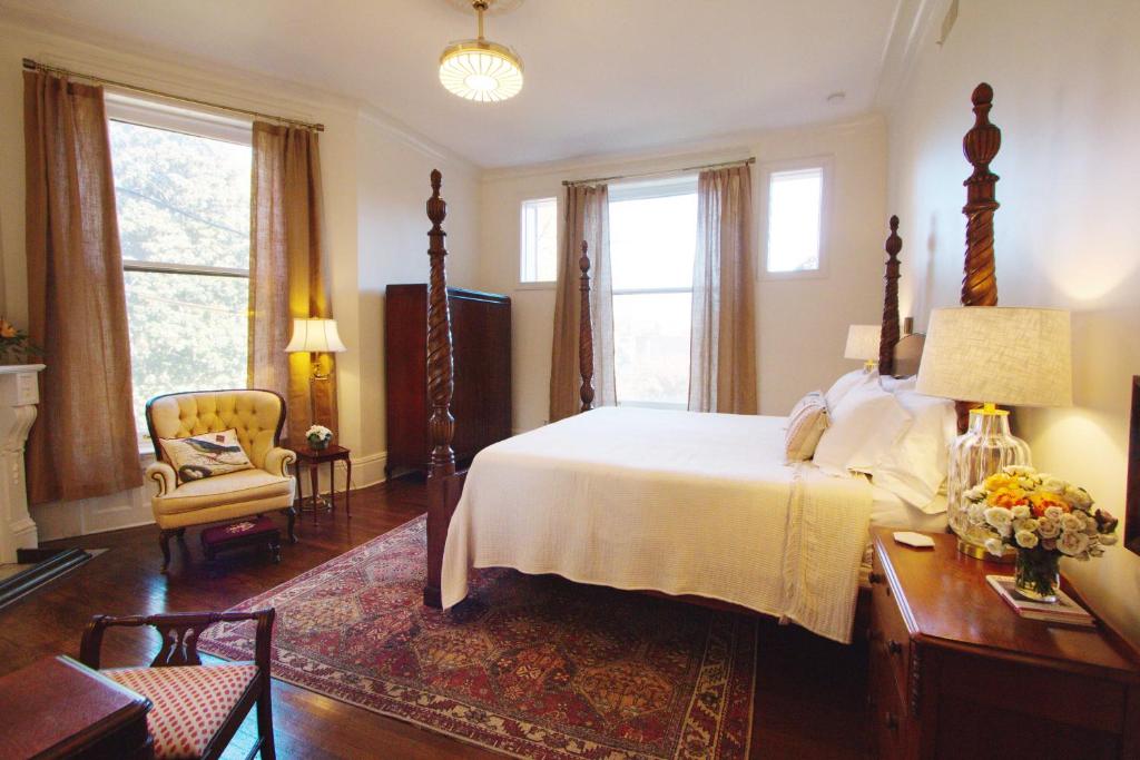 Louisville Bourbon Inn - King Room With Garden View