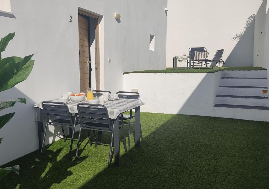 Vonkajšia záhrada v ubytovaní Apartamentos LOS GATA GATA