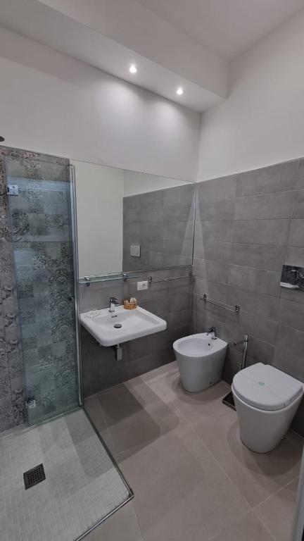 Łazienka w obiekcie Home Catania Dante Accommodations