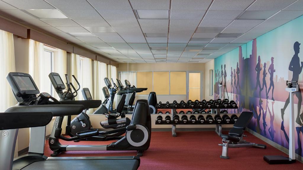 Fitness centrum a/nebo fitness zařízení v ubytování Hyatt Place DFW