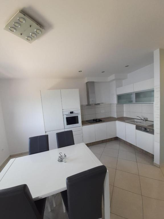 Kuchyňa alebo kuchynka v ubytovaní Kike apartment