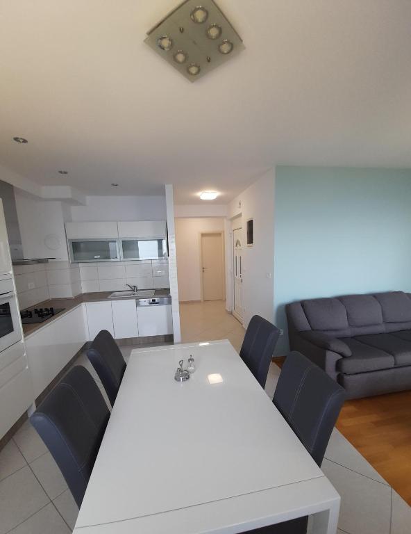Kuchyňa alebo kuchynka v ubytovaní Kike apartment