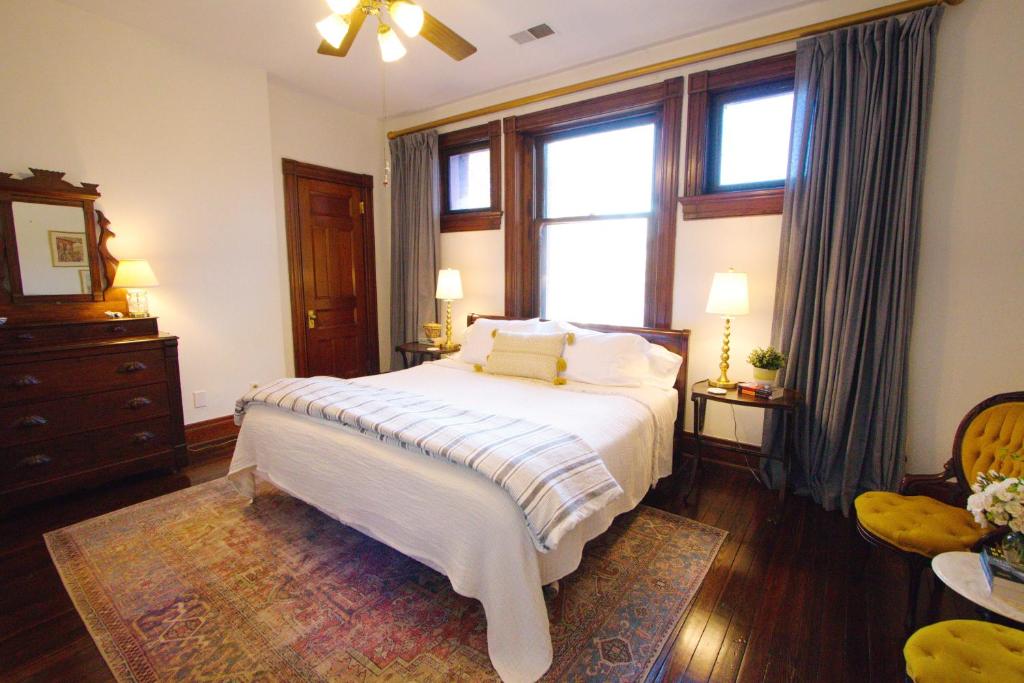Louisville Bourbon Inn - Standard King Room