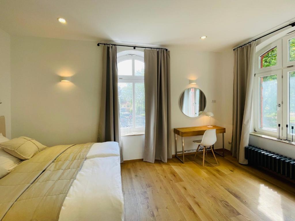 Postel nebo postele na pokoji v ubytování Kaiserliche Post Suites Bevensen-Ferienwohnung