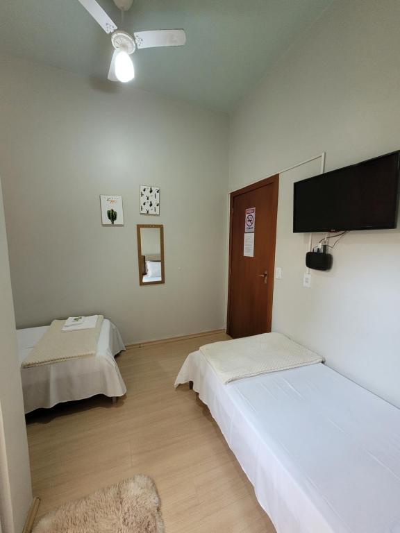Postel nebo postele na pokoji v ubytování Hotel Hiperion Maringá