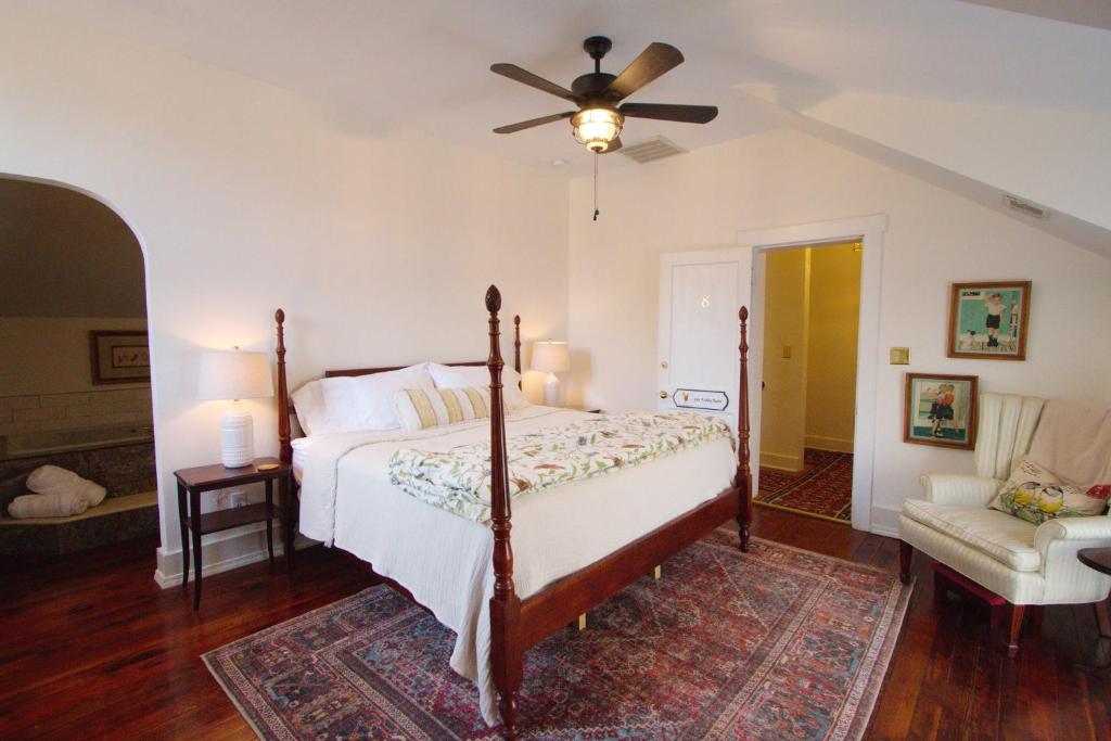 Louisville Bourbon Inn - King Room With Spa Bath