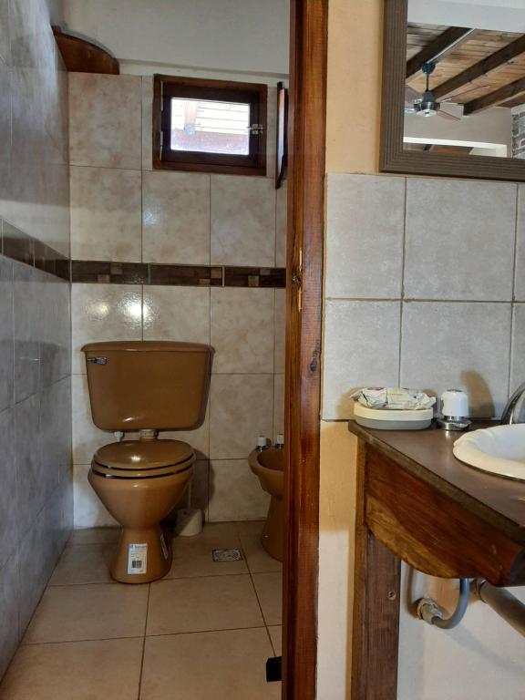 a bathroom with a toilet and a sink at Luna de Cuarzo in Cafayate