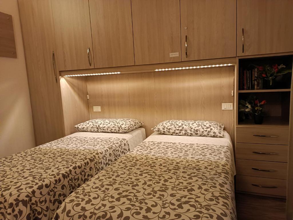 A bed or beds in a room at Appartamenti Borghetto San Donato 105