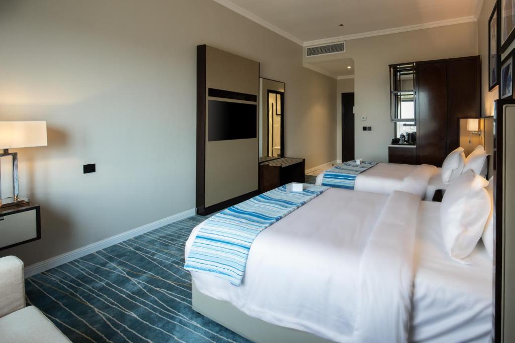 Postel nebo postele na pokoji v ubytování Prime Al Corniche Hotel