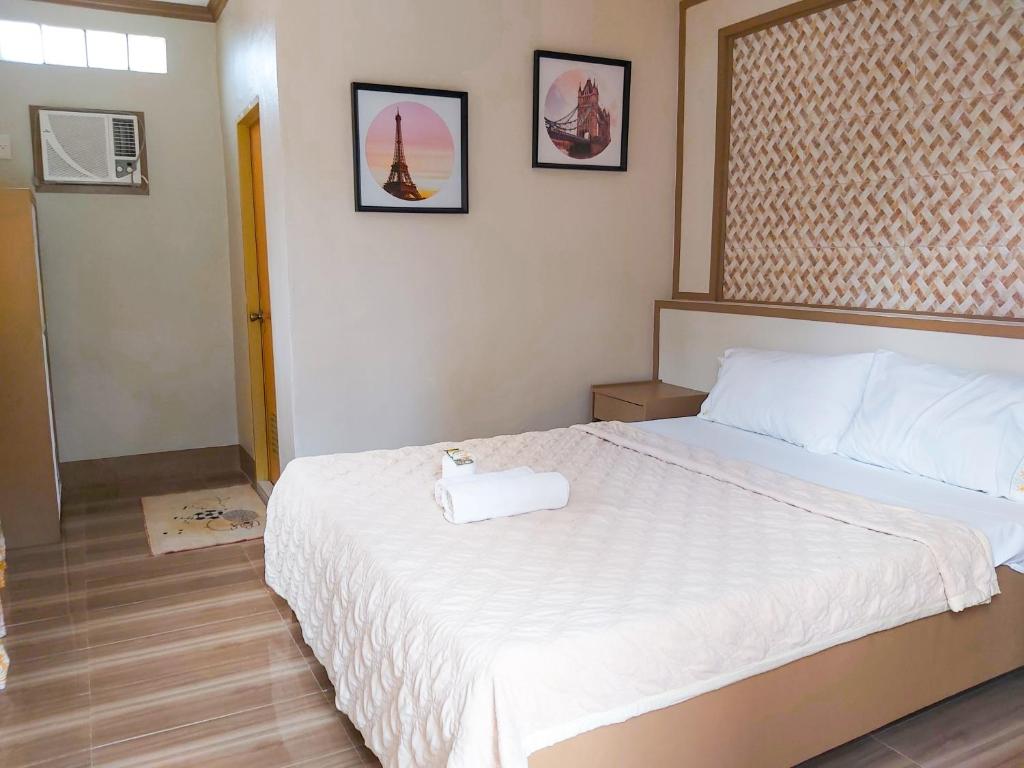 Postel nebo postele na pokoji v ubytování Stefanie Grace Paradise Inn