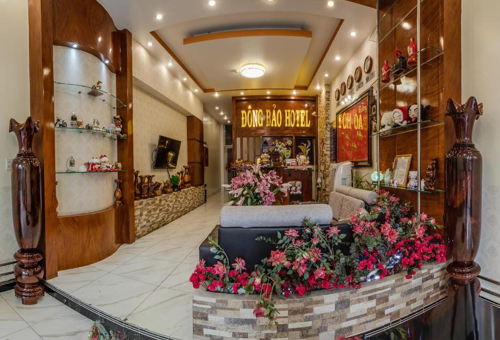 a store with flowers in the middle of a lobby at Dong Bao Hotel in Chau Doc