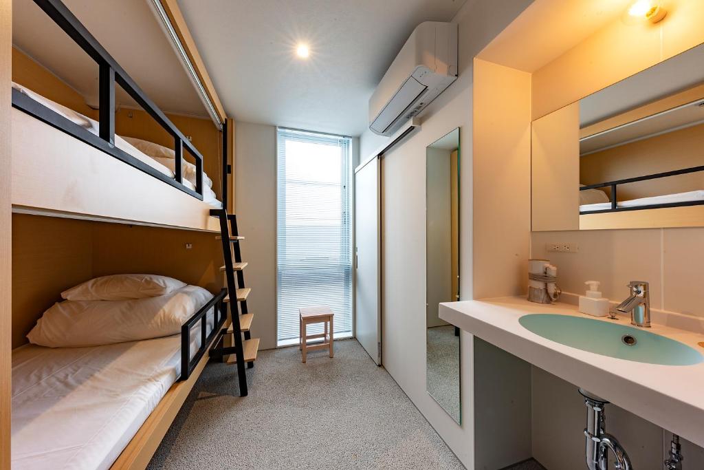 Postel nebo postele na pokoji v ubytování plat hostel keikyu kamakura wave