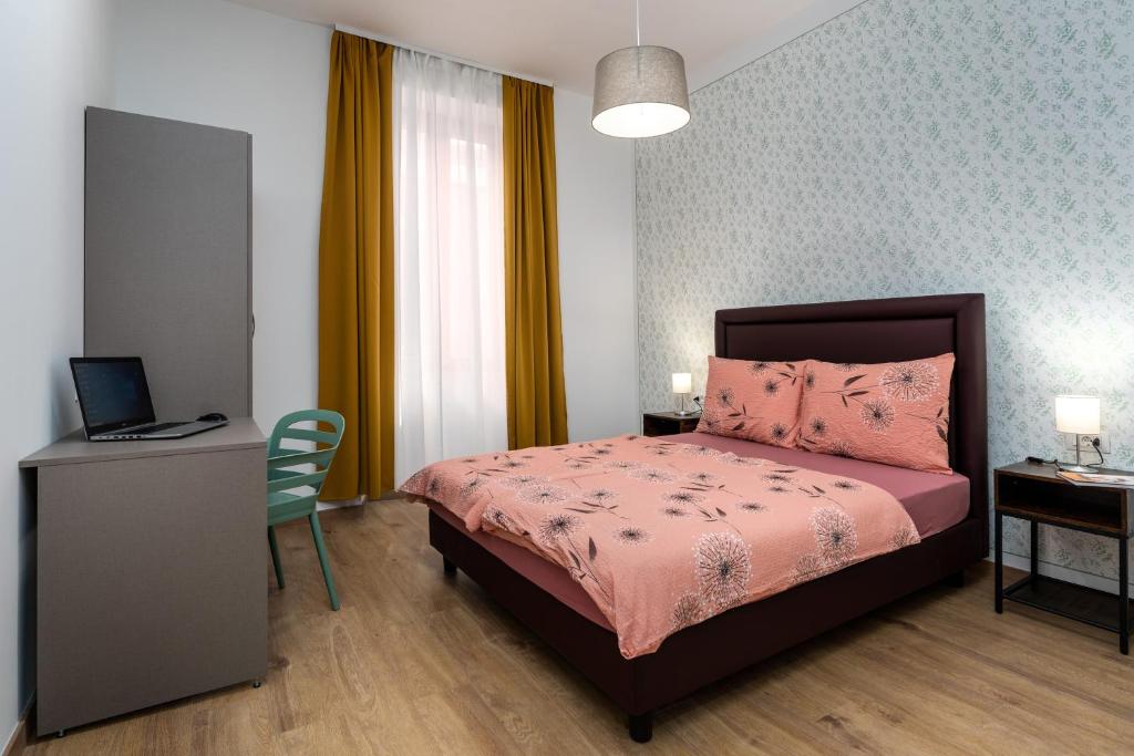 Hostel Antique - Tweepersoonskamer Met Gedeelde Badkamer