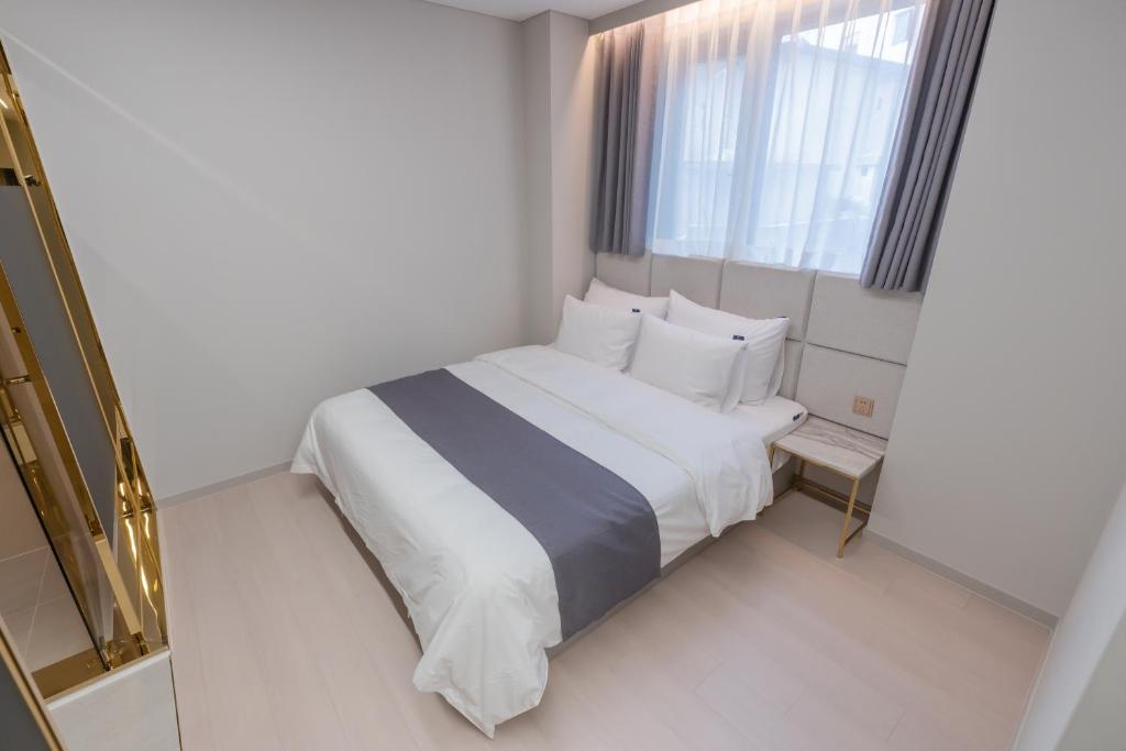 Denbasta Central Hotel Seomyeon - Deluxe Vierfachraum