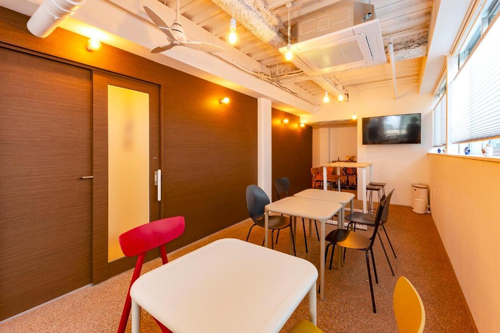 TV a/nebo společenská místnost v ubytování plat hostel keikyu kamakura wave