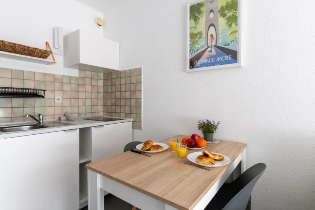 Kuchyňa alebo kuchynka v ubytovaní Studio Vasco / confortable / lumineux / parking privé