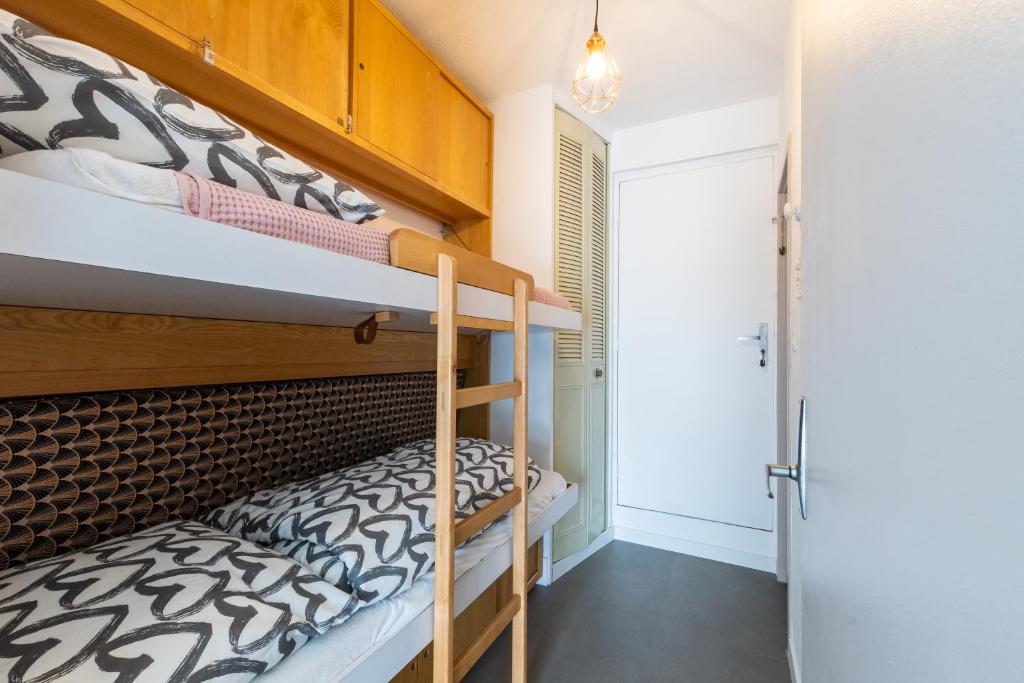 Posteľ alebo postele v izbe v ubytovaní Studio Vasco / confortable / lumineux / parking privé