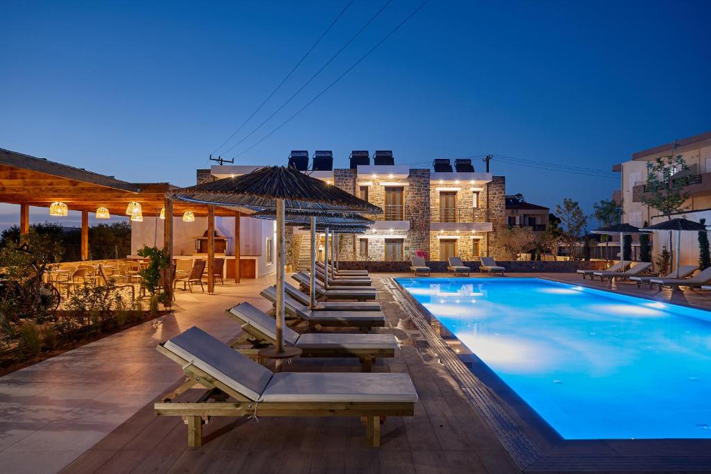 Bazén v ubytování Volta Suites and Villas nebo v jeho okolí