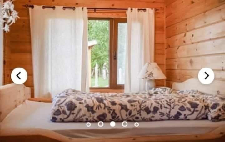 מיטה או מיטות בחדר ב-Trollvang