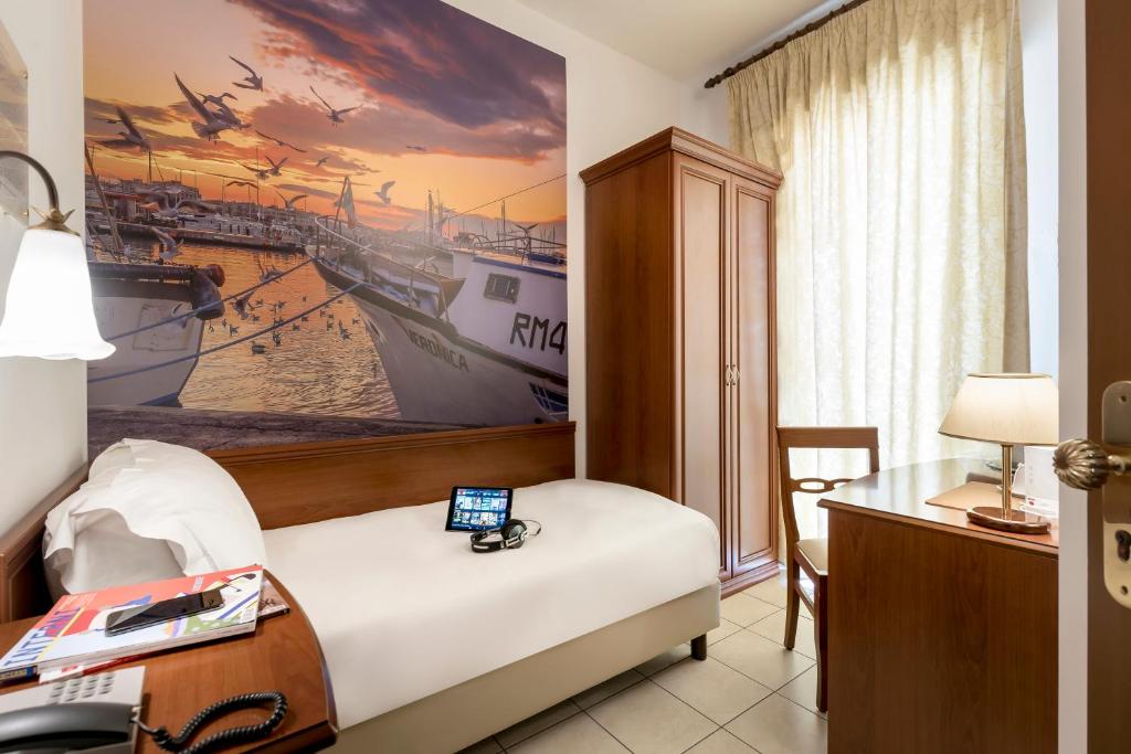 
Single Room with Spa Access
