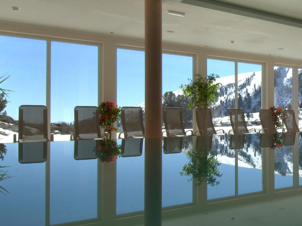 Nespecifikovaný výhled na hory nebo výhled na hory při pohledu z hotelu