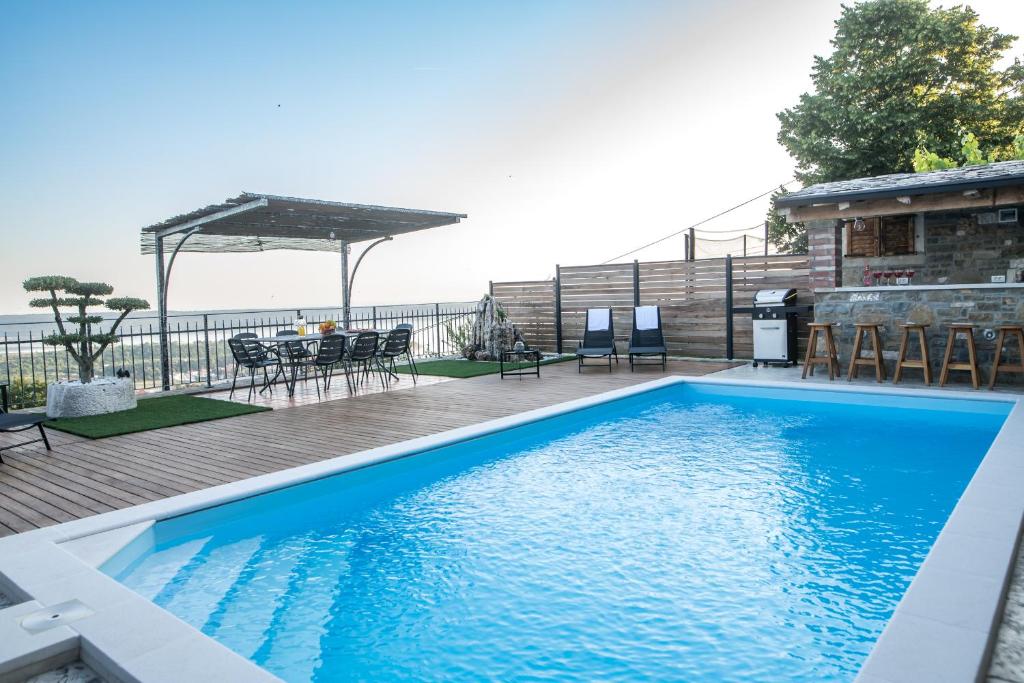 Swimmingpoolen hos eller tæt på VIP Apartment Kavo