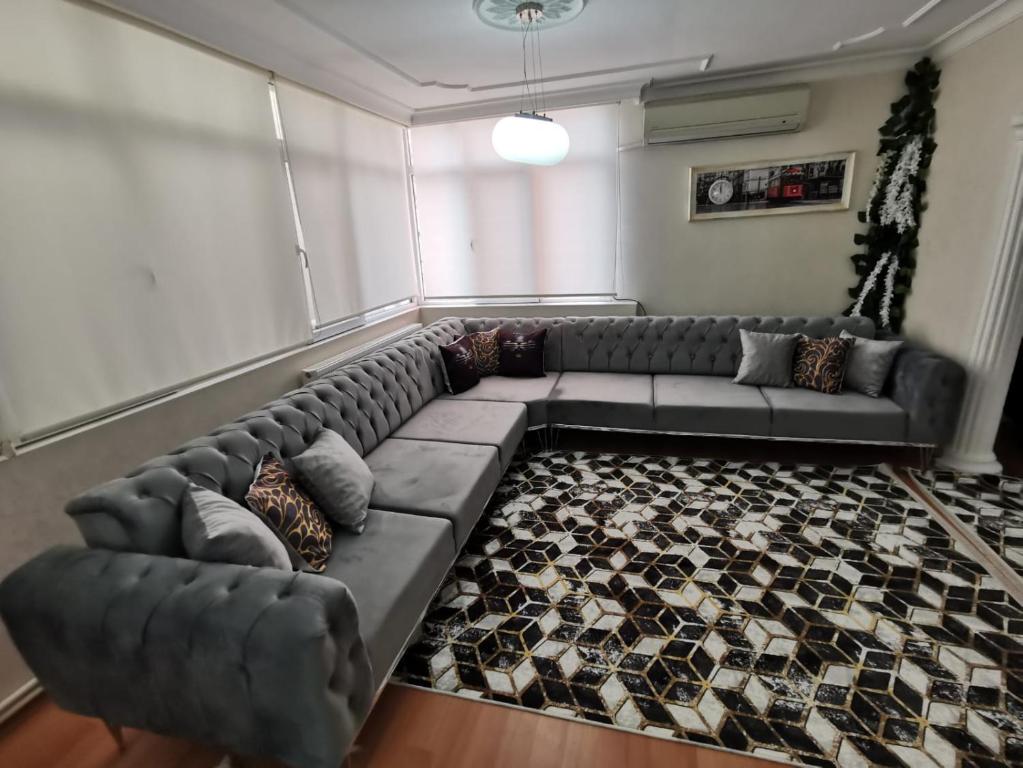 Ege üniversitesi ve hastanesine çok yakın - Housity