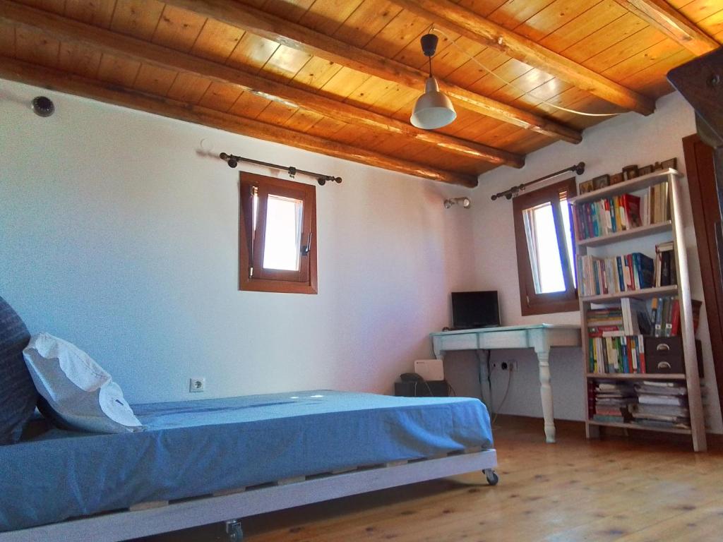 TV a/nebo společenská místnost v ubytování Cycladic House