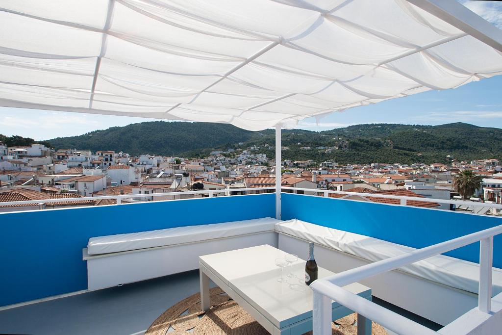 Fotografia z galérie ubytovania Capolavoro, boutique apartment with unique rooftop v destinácii Skiathos Town