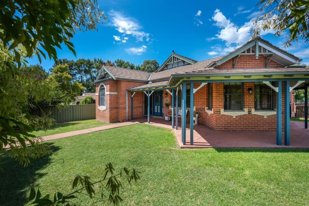 Cavalo Explore Wine Country from this Artfilled Family Stay, Mudgee