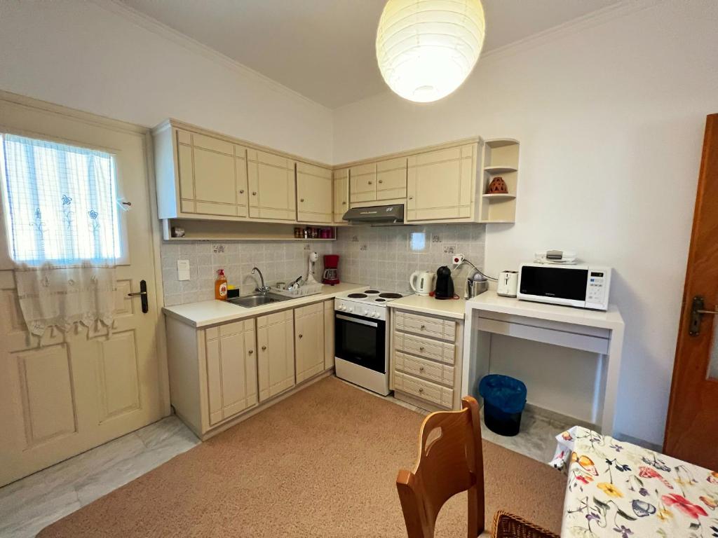A kitchen or kitchenette at Leonidio Apartment Maria
