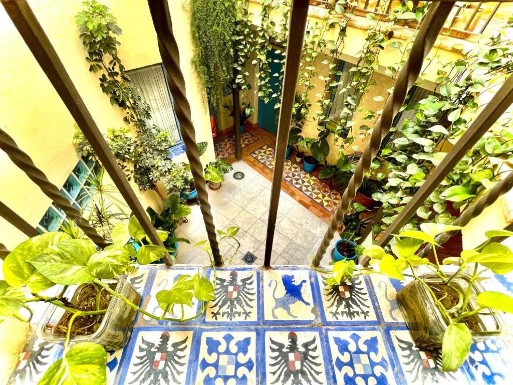A balcony or terrace at Hotel Conde de Cárdenas