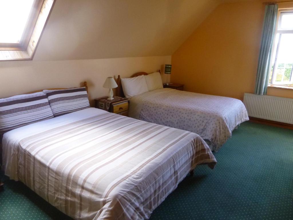 Postel nebo postele na pokoji v ubytování Ferryview B&B V23 X577