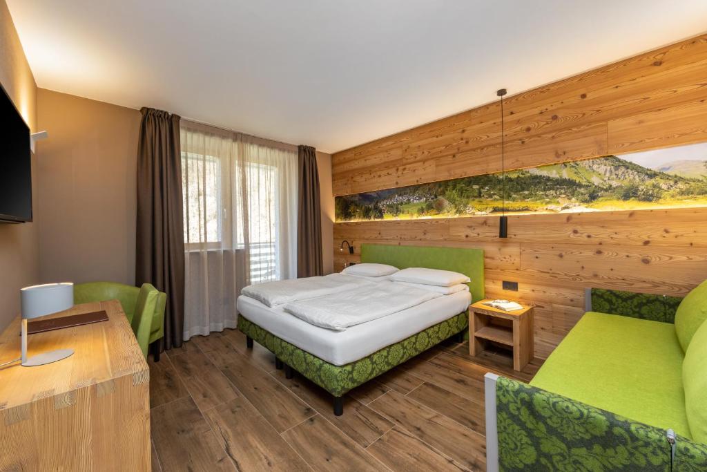 Postel nebo postele na pokoji v ubytování Hotel Vittoria - Ricarica l'anima