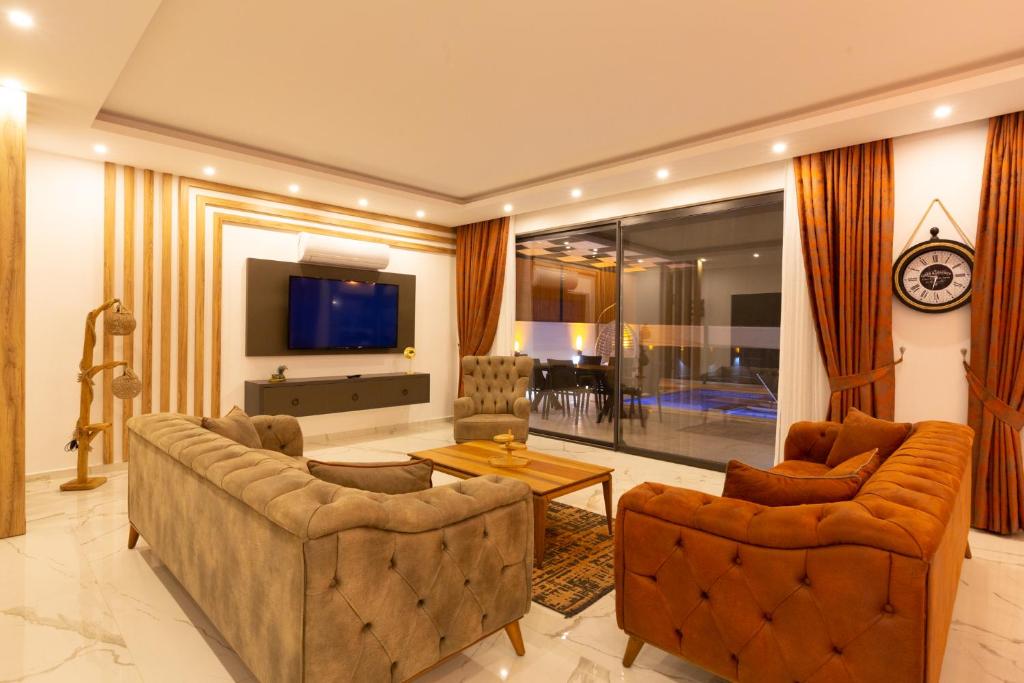 TV a/nebo společenská místnost v ubytování Villa Vena Kalkan
