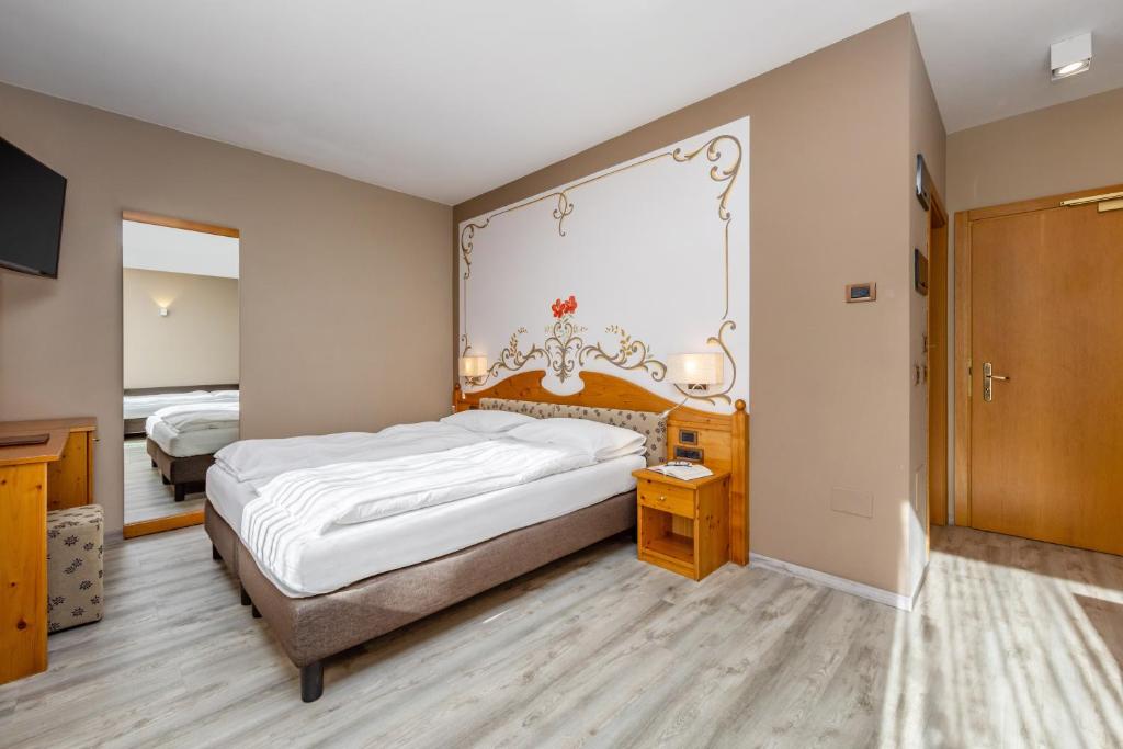 Postel nebo postele na pokoji v ubytování Hotel Vittoria - Ricarica l'anima
