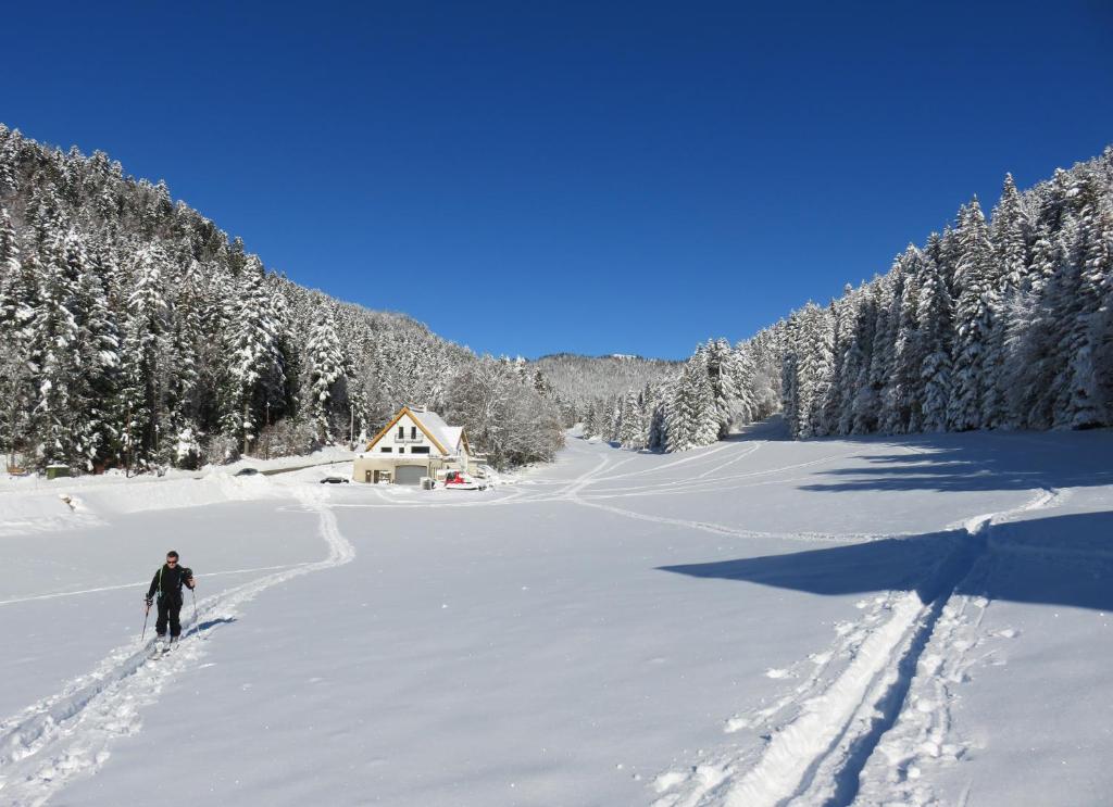 Gîte La Résilience, sur la piste de ski d'Autrans v zimě