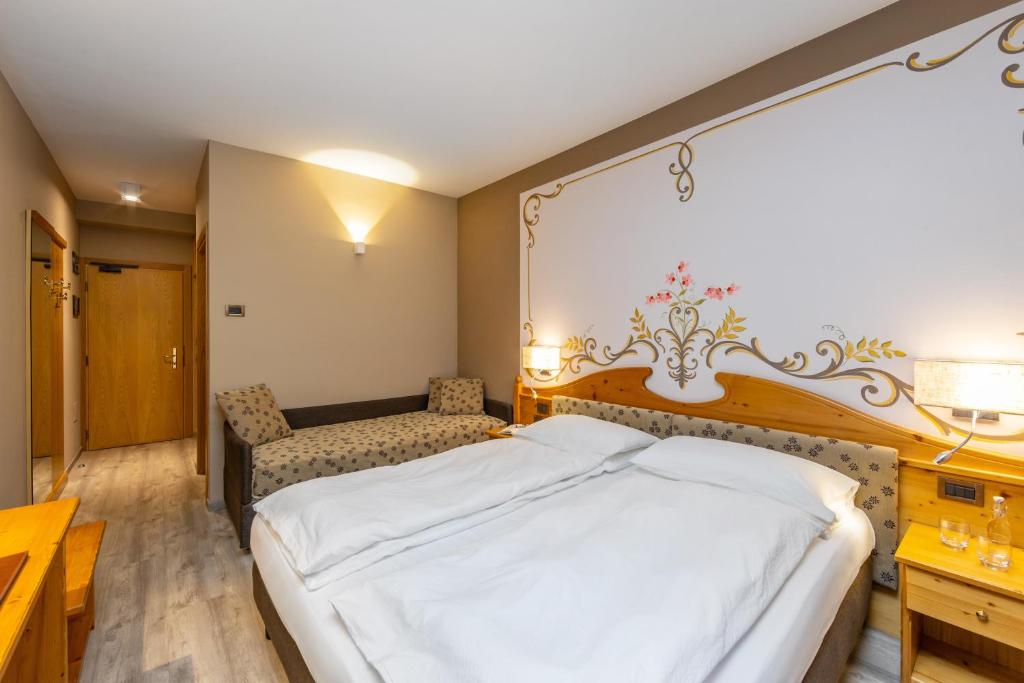 Postel nebo postele na pokoji v ubytování Hotel Vittoria - Ricarica l'anima