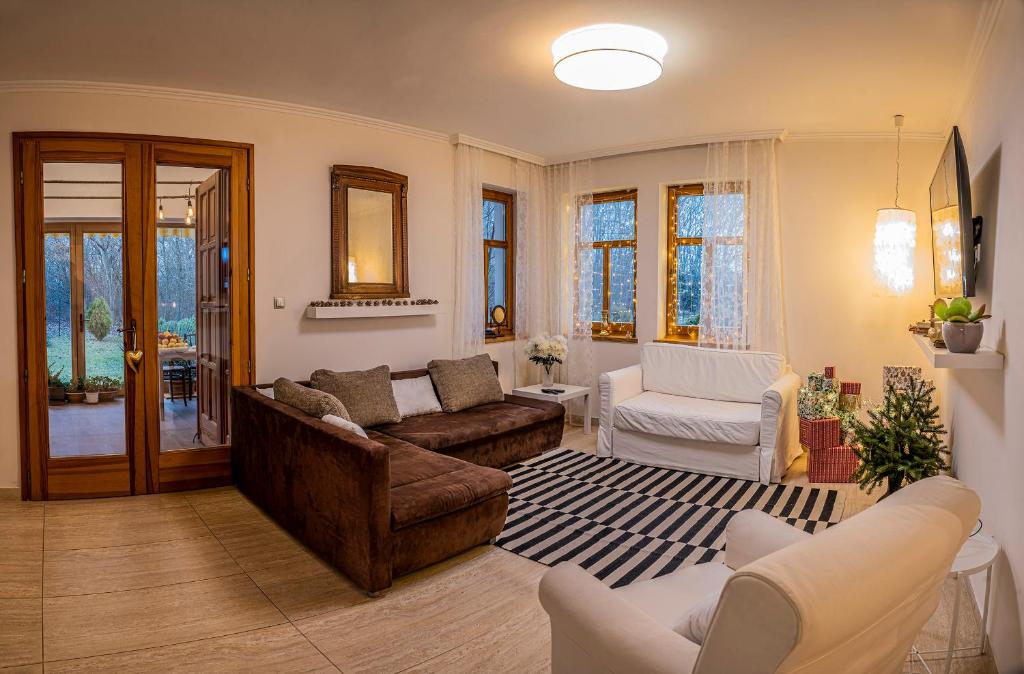 A seating area at Csoda Szarvas Birtok