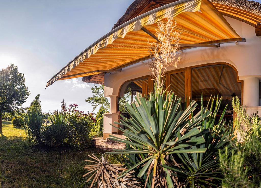 A garden outside Csoda Szarvas Birtok