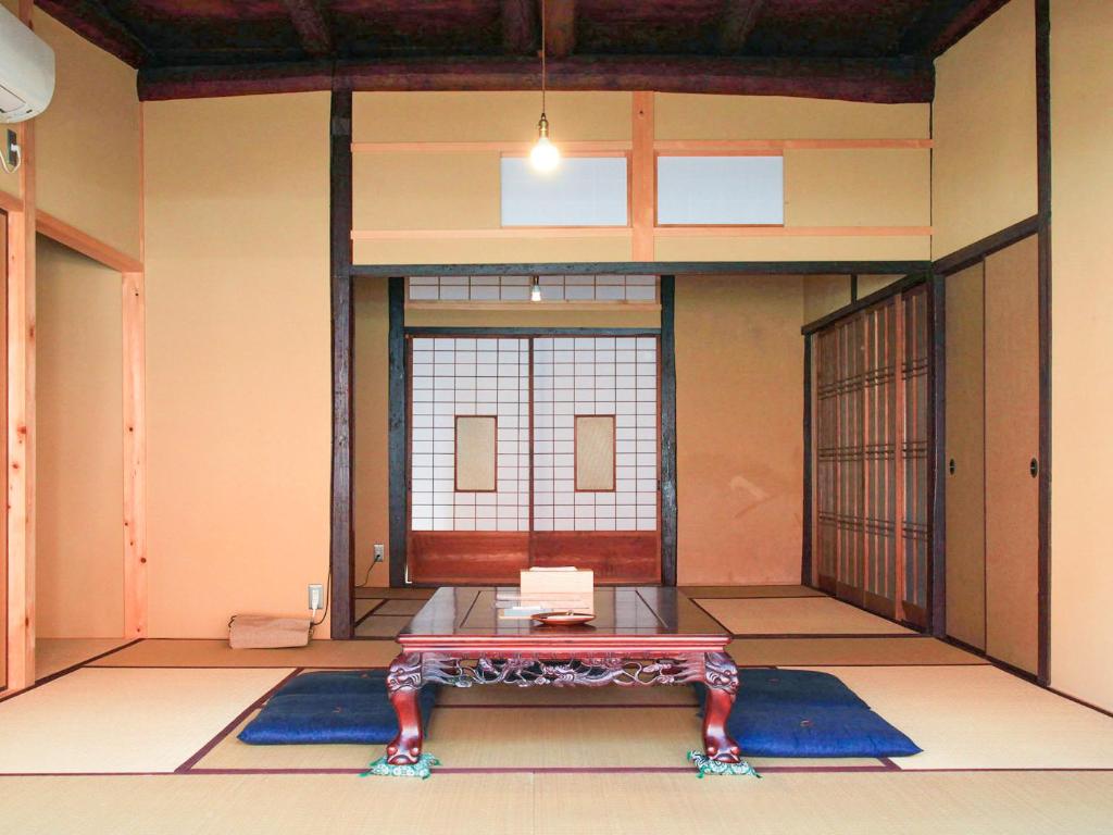 a room with a table in front of a window at Temari Inn Oitoma in Kurashiki
