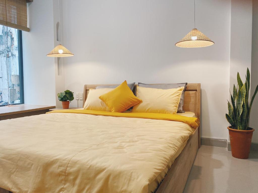 En eller flere senge i et værelse på Wabi Sabi Homestay