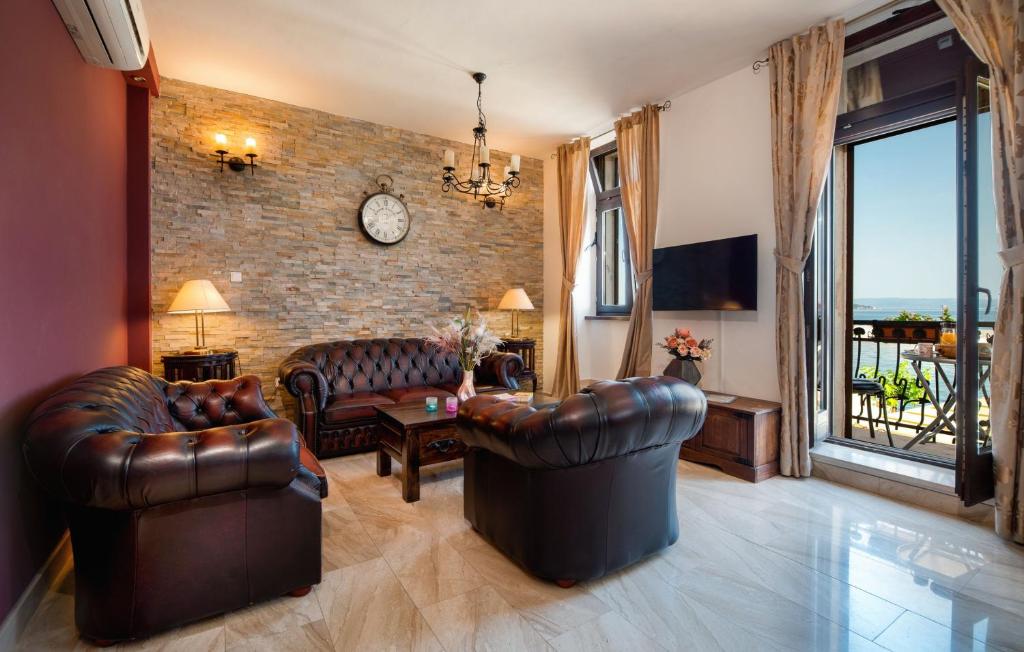 Televízia a/alebo spoločenská miestnosť v ubytovaní Luxury Apartments Perko
